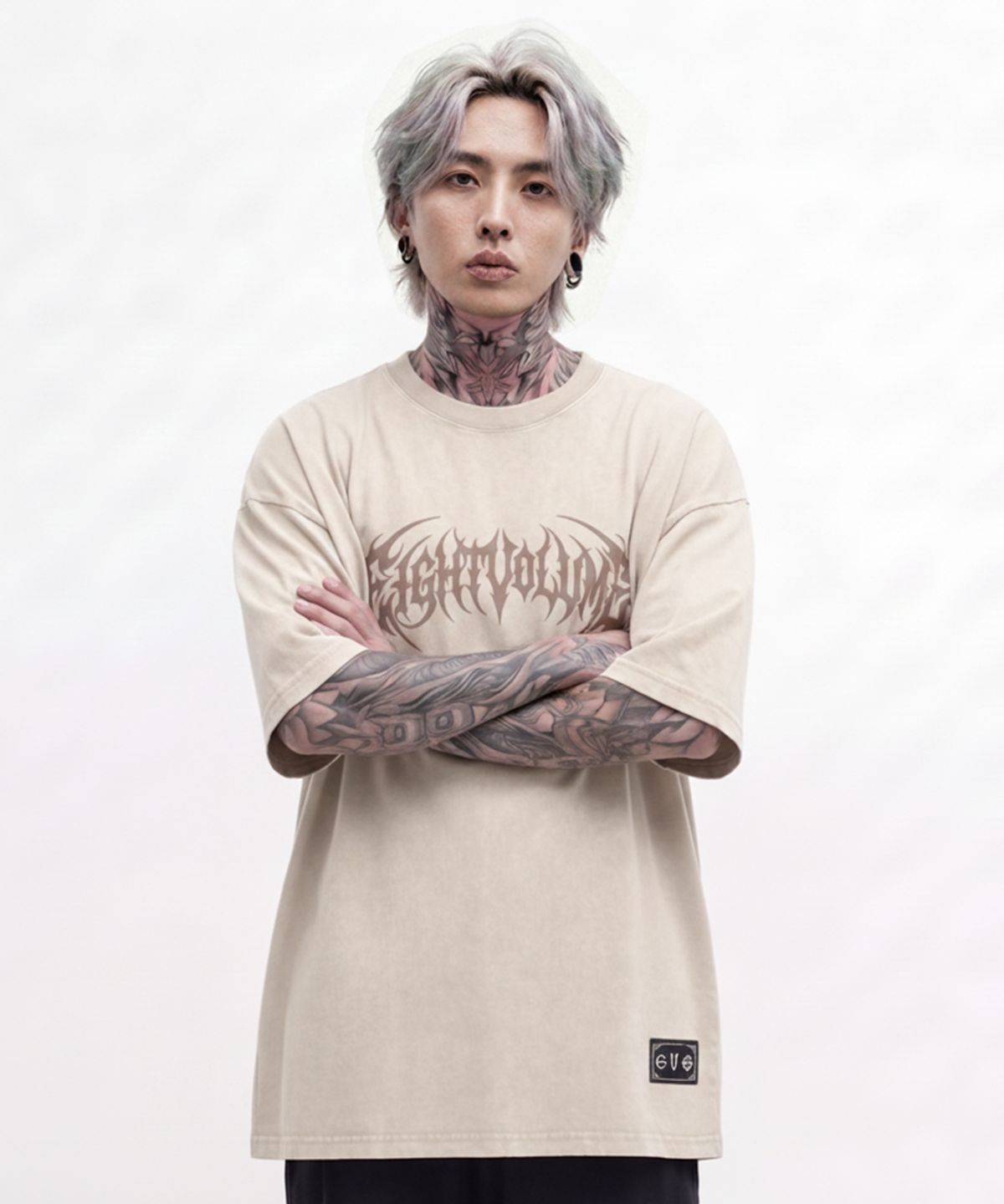 에잇볼륨(EIGHTVOLUME) EV 메탈 로고 2 피그먼트 반팔티셔츠 (베이지)