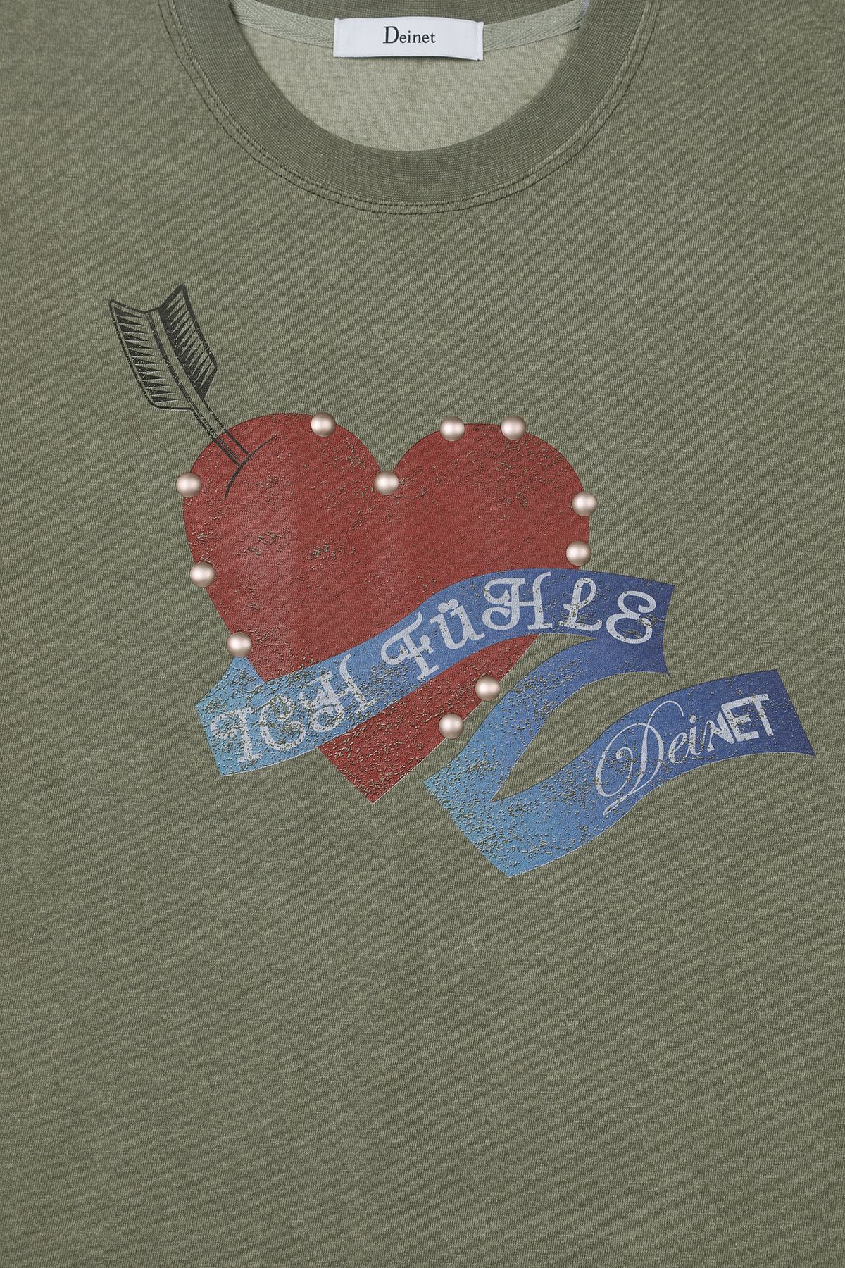 다이닛(DEINET) STUD HEART T-SHIRT IN KHAKI