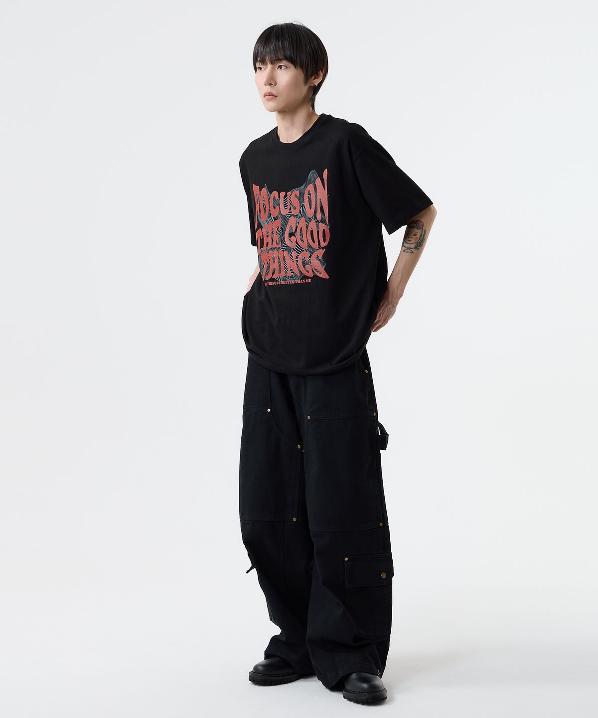 낫띵이즈베럴댄미(NOTHINGISBETTERTHANME) GEOMETRY LETTERING TEE_black