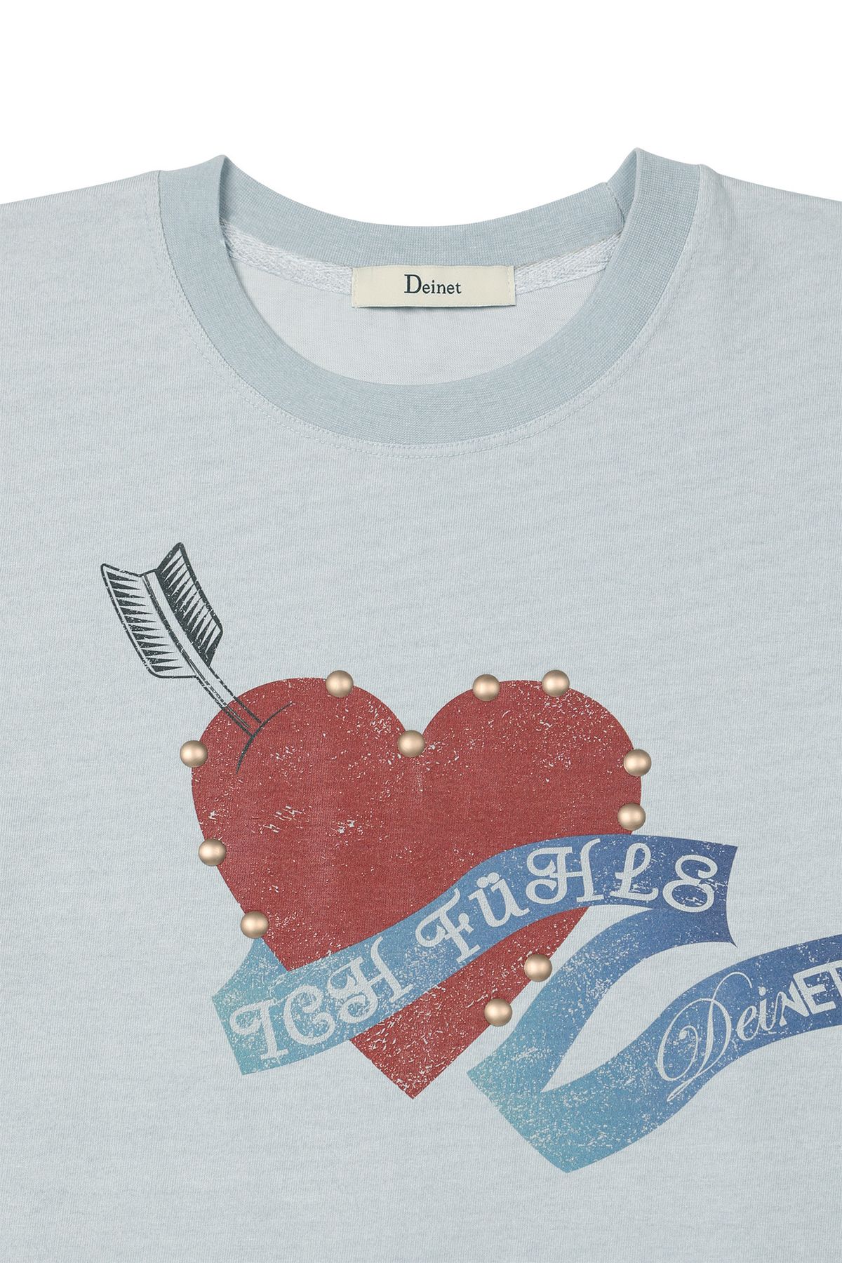 다이닛(DEINET) STUD HEART T-SHIRT IN ICE BLUE