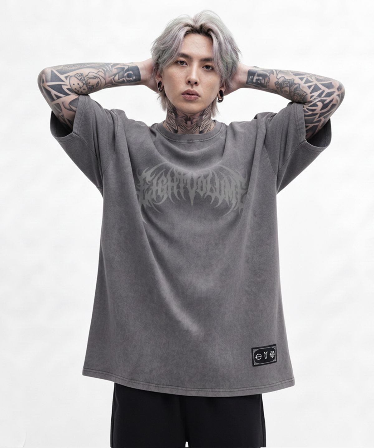에잇볼륨(EIGHTVOLUME) EV 메탈 로고 2 피그먼트 반팔티셔츠 (그레이)