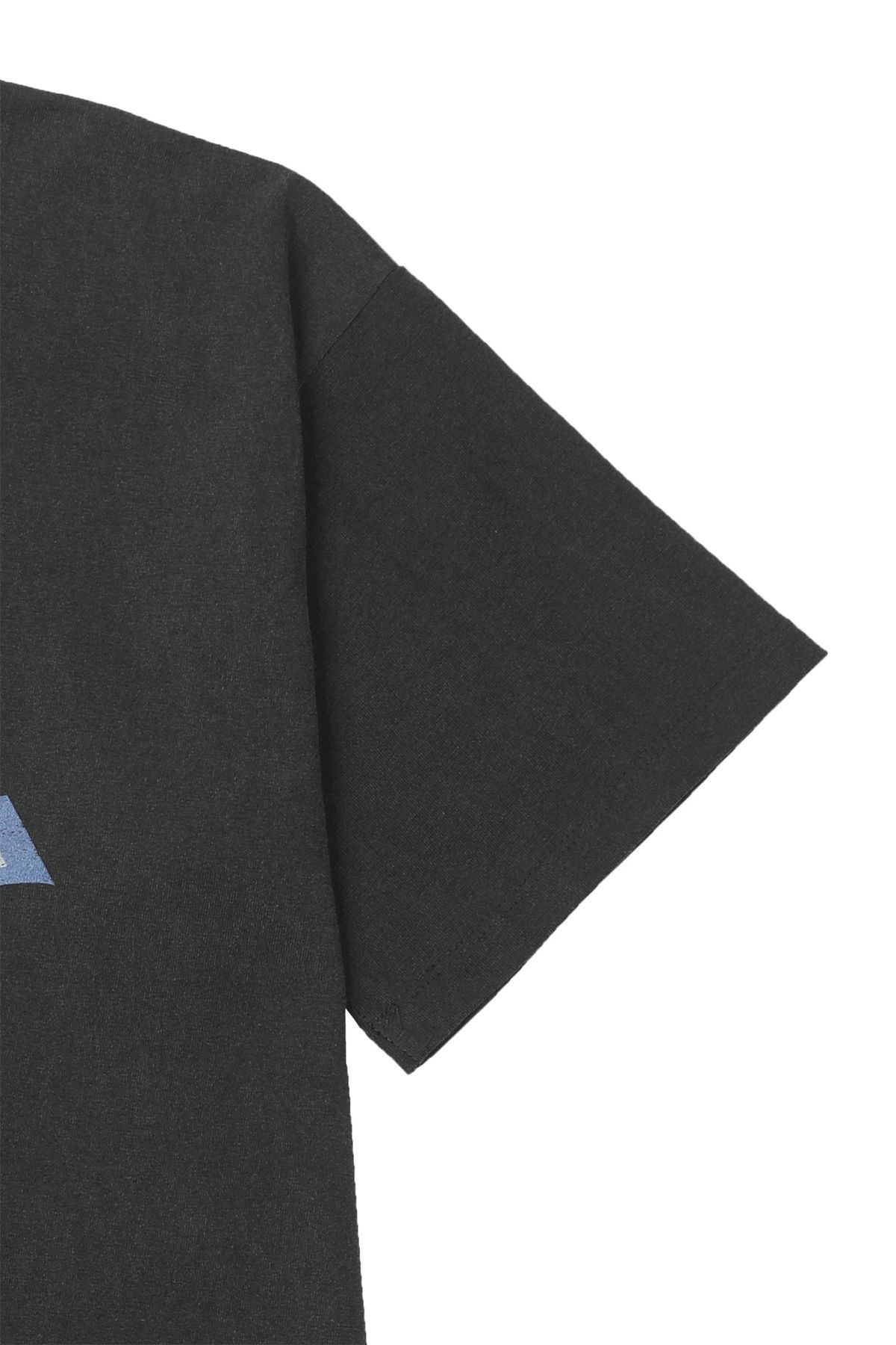 다이닛(DEINET) STUD HEART T-SHIRT IN CHARCOAL