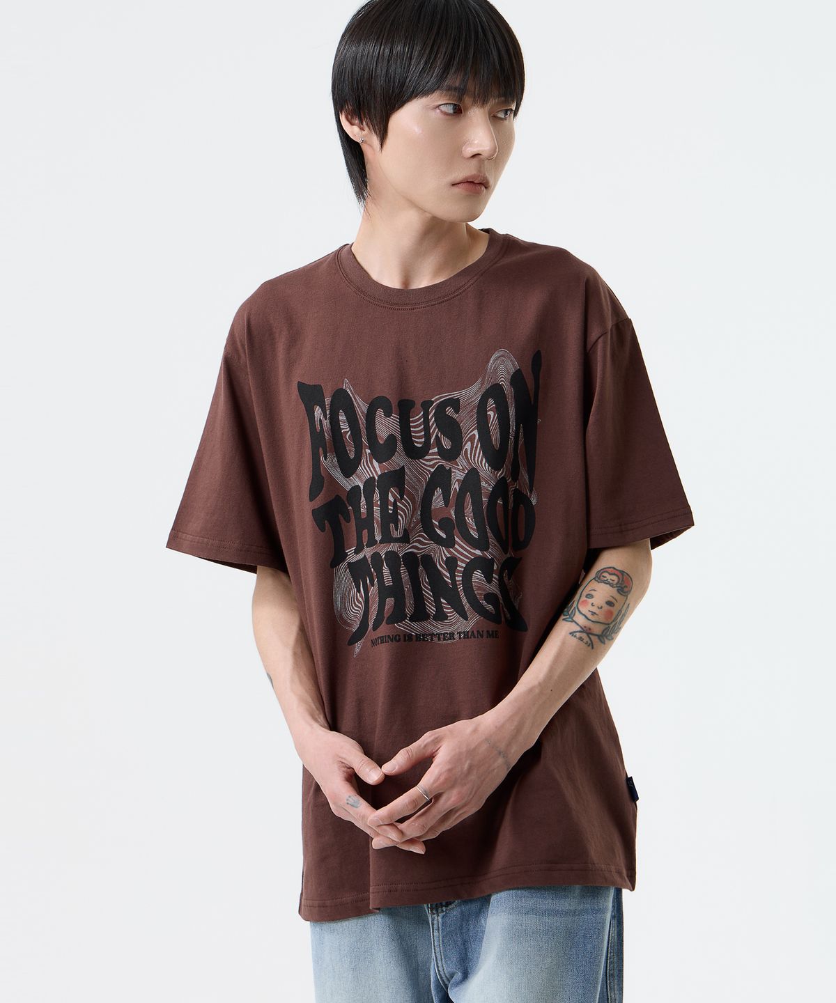 낫띵이즈베럴댄미(NOTHINGISBETTERTHANME) GEOMETRY LETTERING TEE_brown