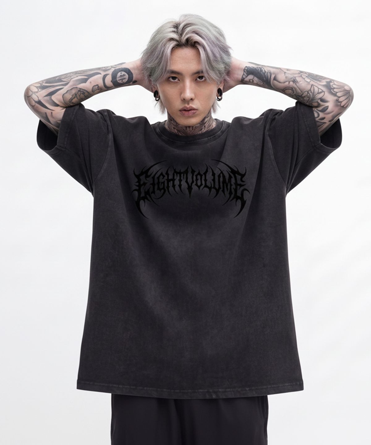 에잇볼륨(EIGHTVOLUME) EV 메탈 로고 2 피그먼트 반팔티셔츠 (블랙)
