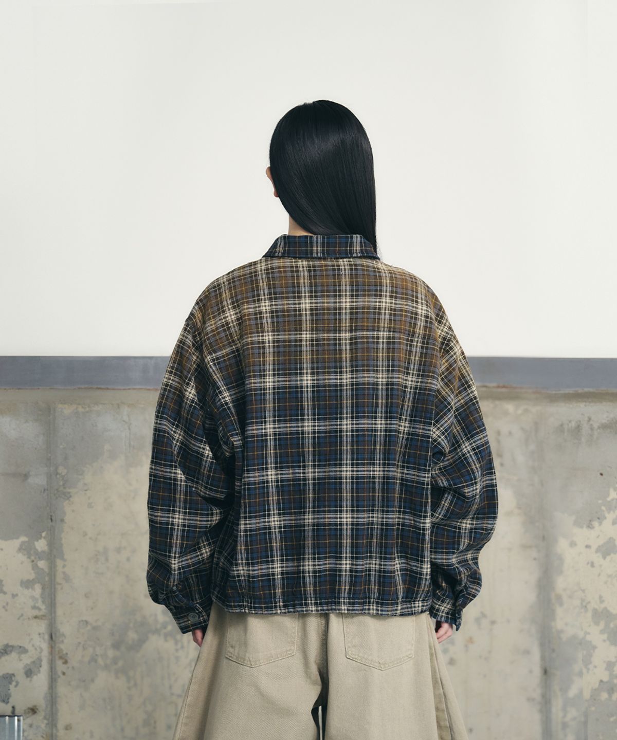 언유즈랩(UNUSEDLAB) 그라데이션 체크 자켓 [네이비]