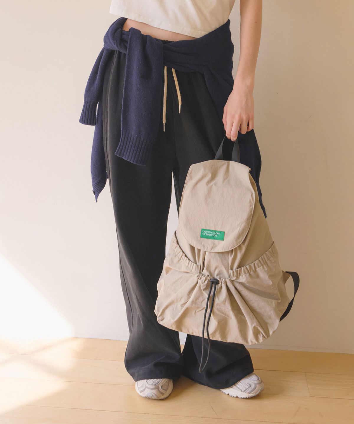 베네통(BENETTON) 셔링 랩탑 백팩 - [카키 베이지]