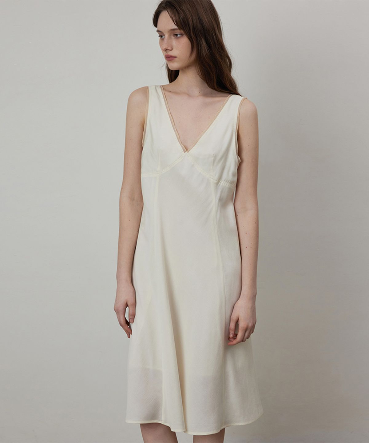 퀸스래빗(Q'SRB) Blurry V-Neck Layered Midi Dress_2colors