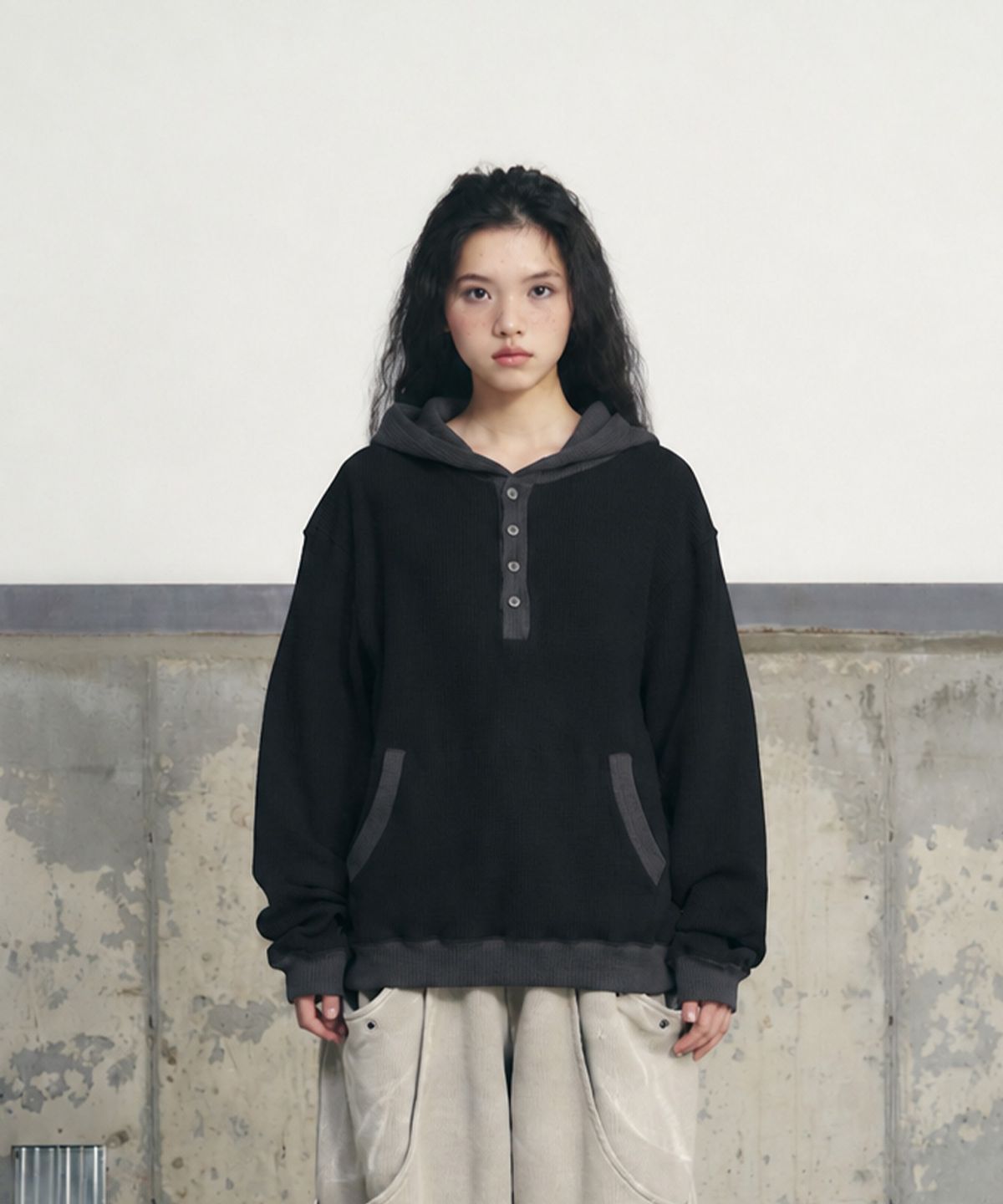언유즈랩(UNUSEDLAB) 컬러 블록 와플 후디 [블랙]