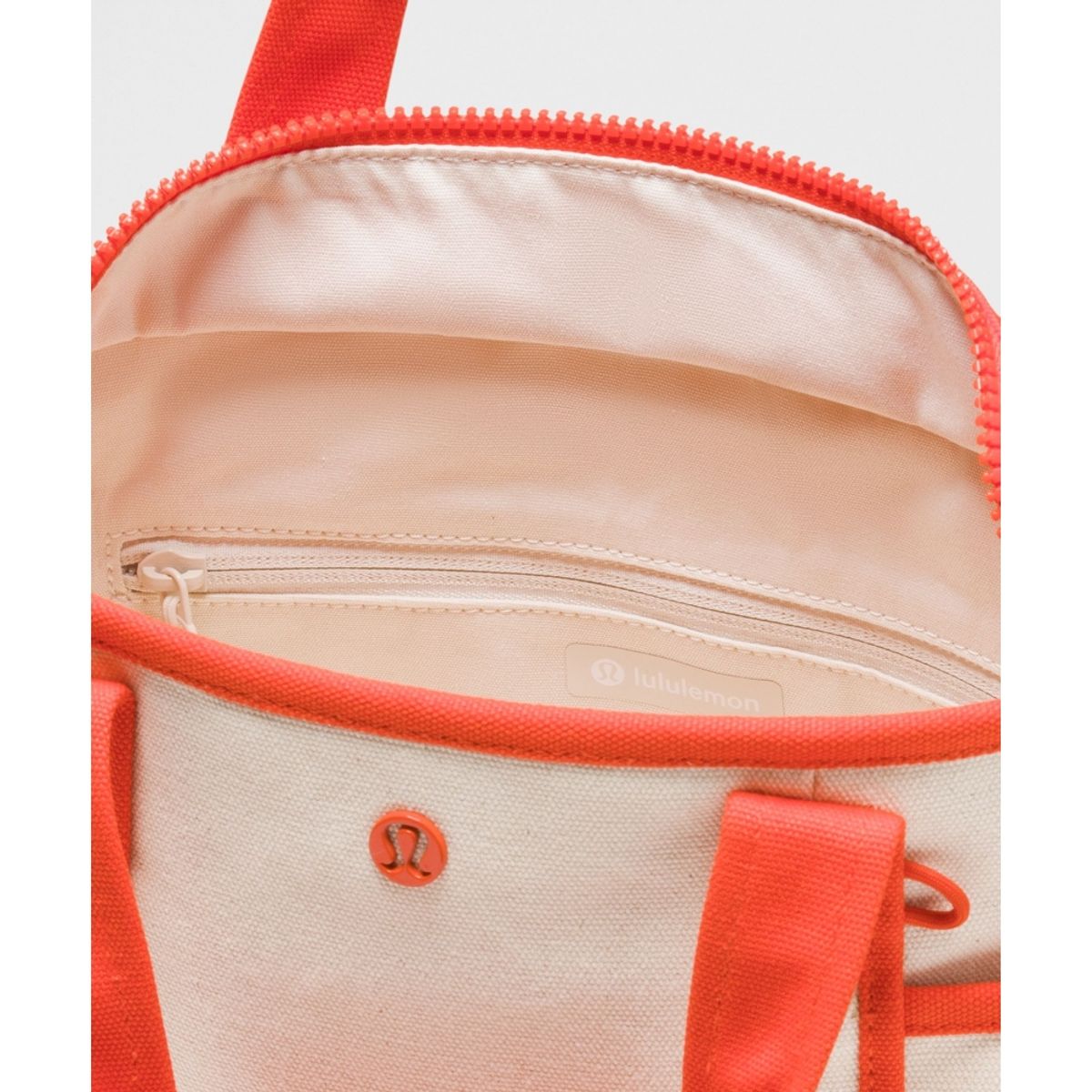 룰루레몬(LULULEMON) 데일리 멀티 포켓 스몰 집 탑 토트백 5L  NAT CRYE