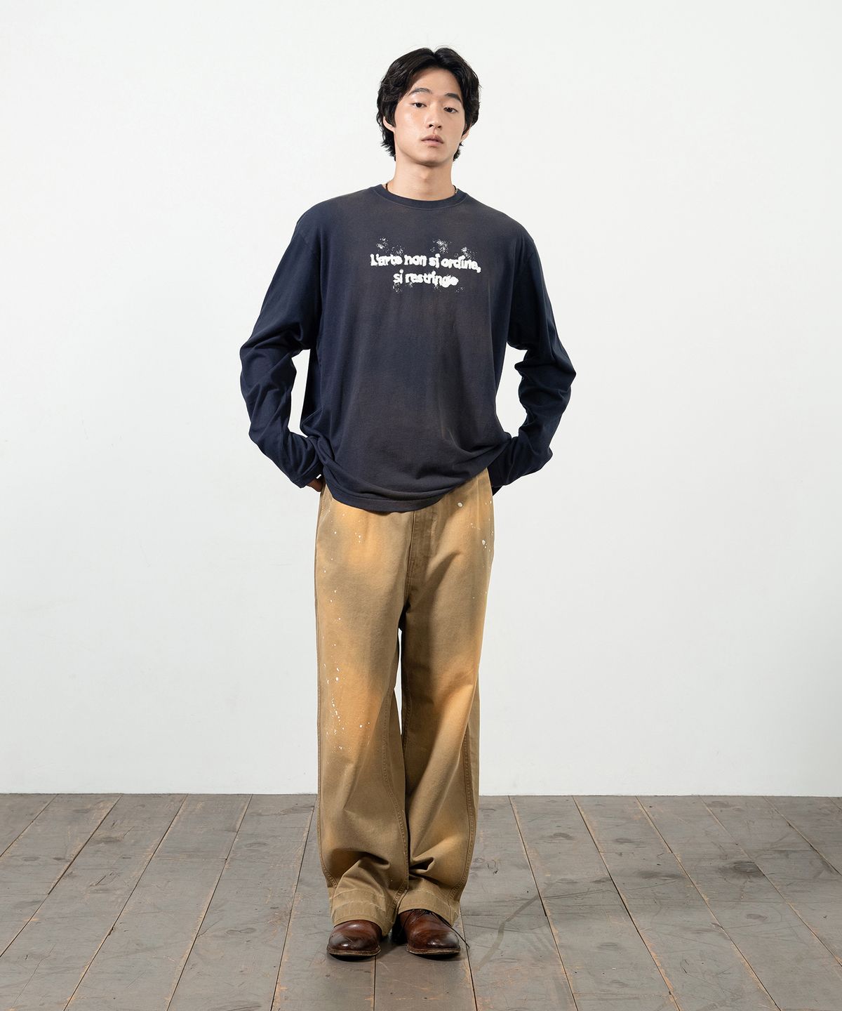 크래키(KRAKKI) [Unisex] Paint Logo LS Tee_Navy [KR265PUT472]