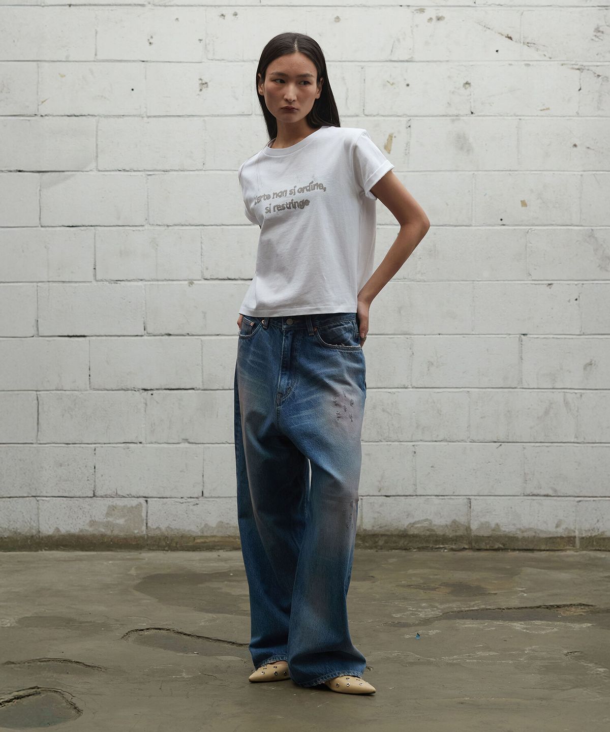 크래키(KRAKKI) [Women] Paint Logo Crop Tee_White [KR265PWT461]