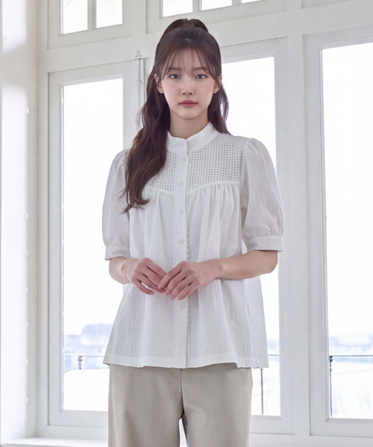 엘바이엘(LBYL) 화이트 레이스 퍼프소매 블라우스