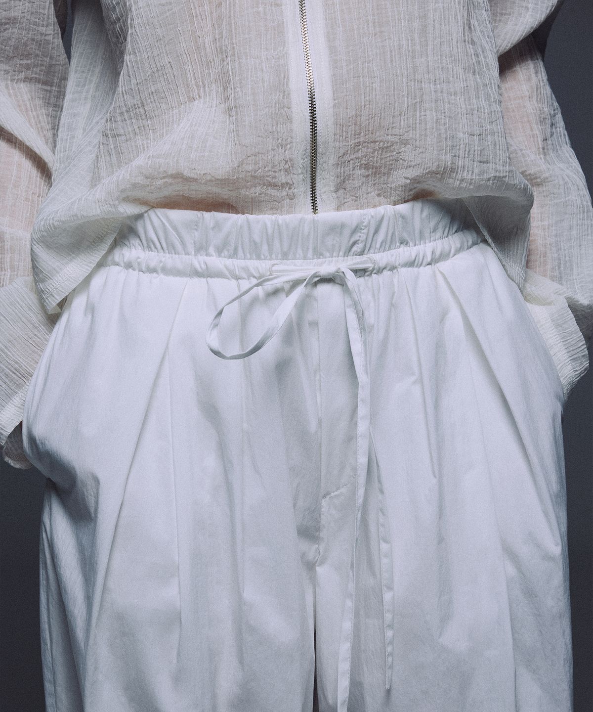 우마뭉(UMARMUNG) Lightweight Cotton Oval Silhouette Pants_White