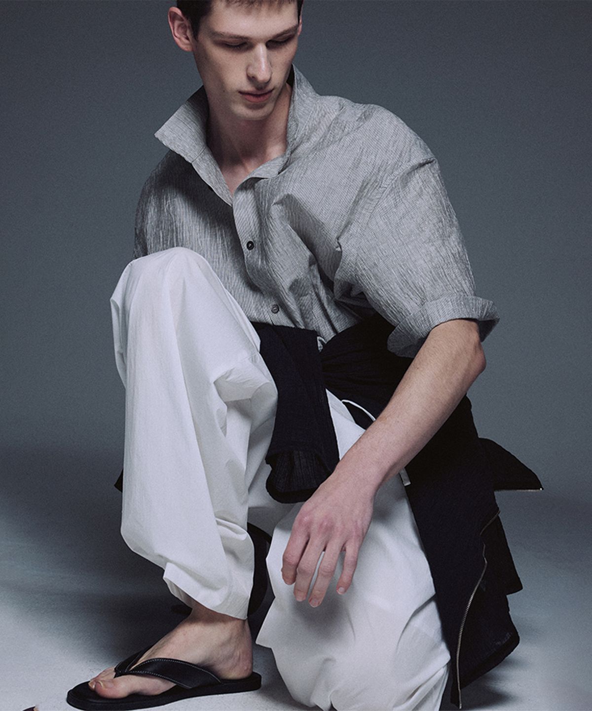우마뭉(UMARMUNG) Lightweight Cotton Oval Silhouette Pants_White