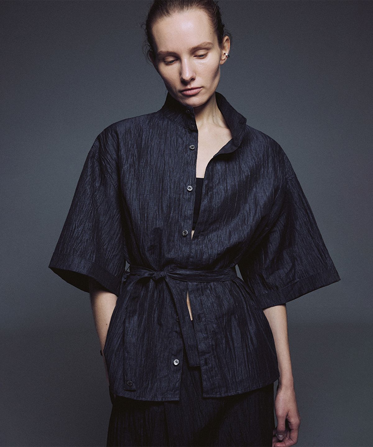 우마뭉(UMARMUNG) Japanese Crinkled Linen Convertible Collared Shirts_Mystic Navy