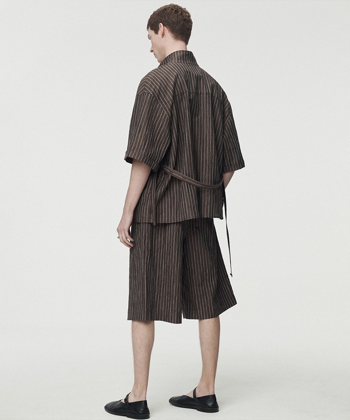 우마뭉(UMARMUNG) Japanese Crinkled Linen Convertible Collared Shirts_Walnut