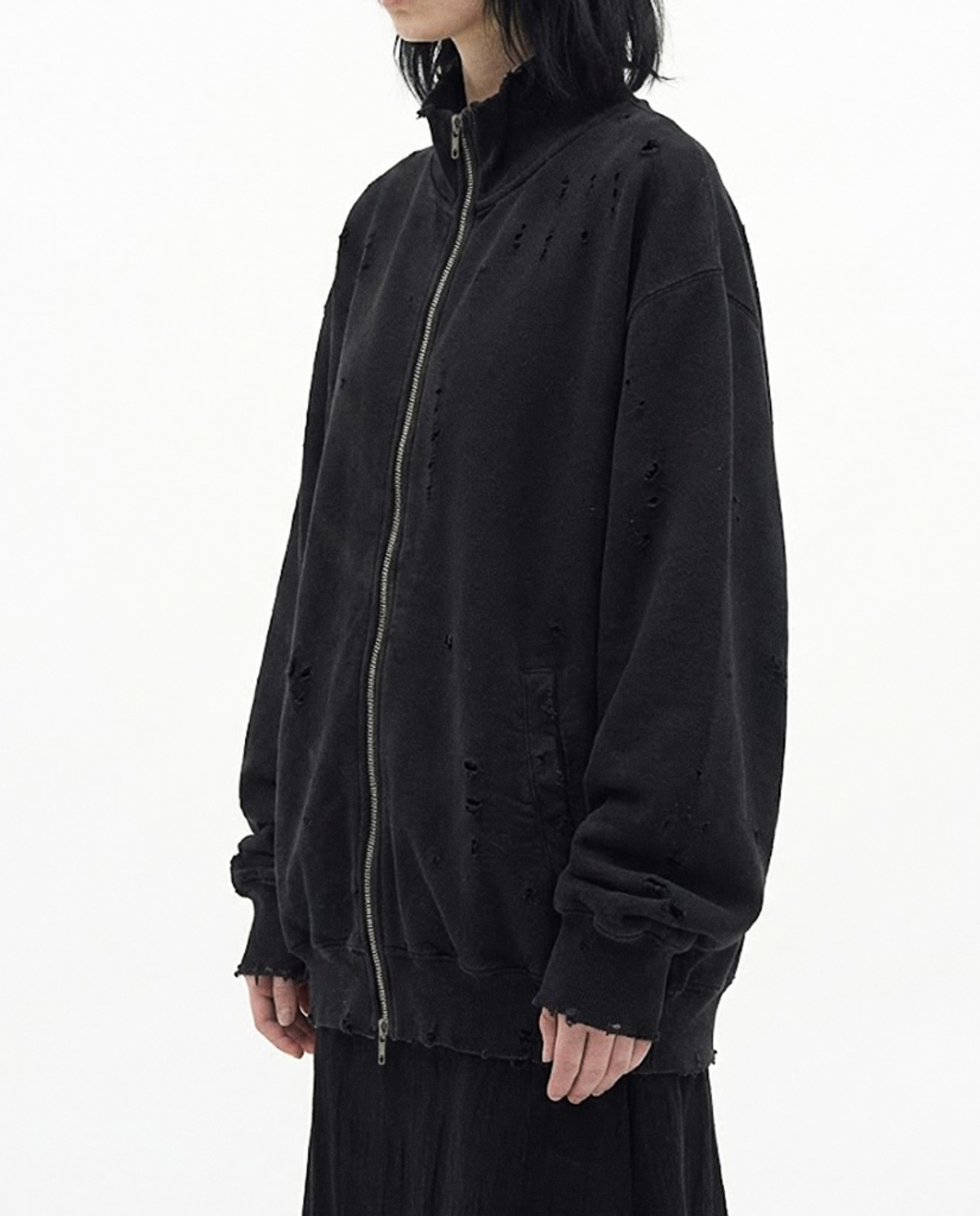 요키토키(YOKI TOKI) DISTRESSED CUT OFF HIGH NECK ZIP UP [Black]