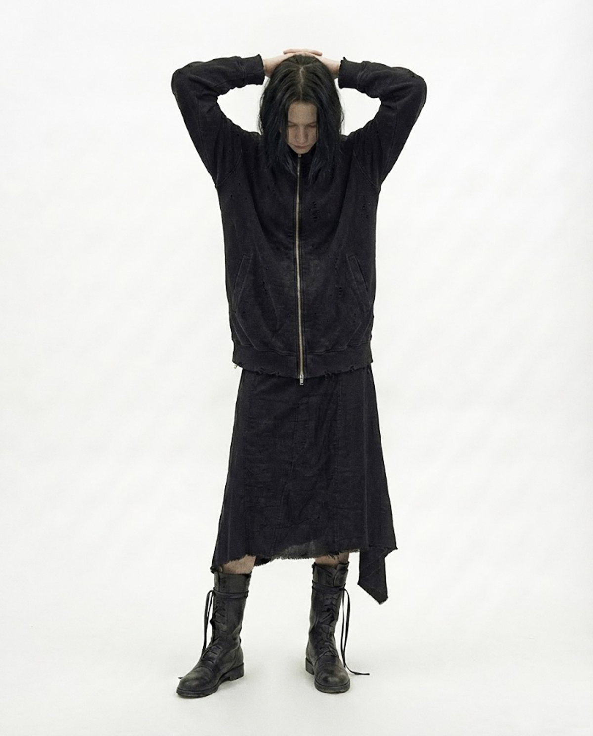 요키토키(YOKI TOKI) DISTRESSED CUT OFF HIGH NECK ZIP UP [Black]