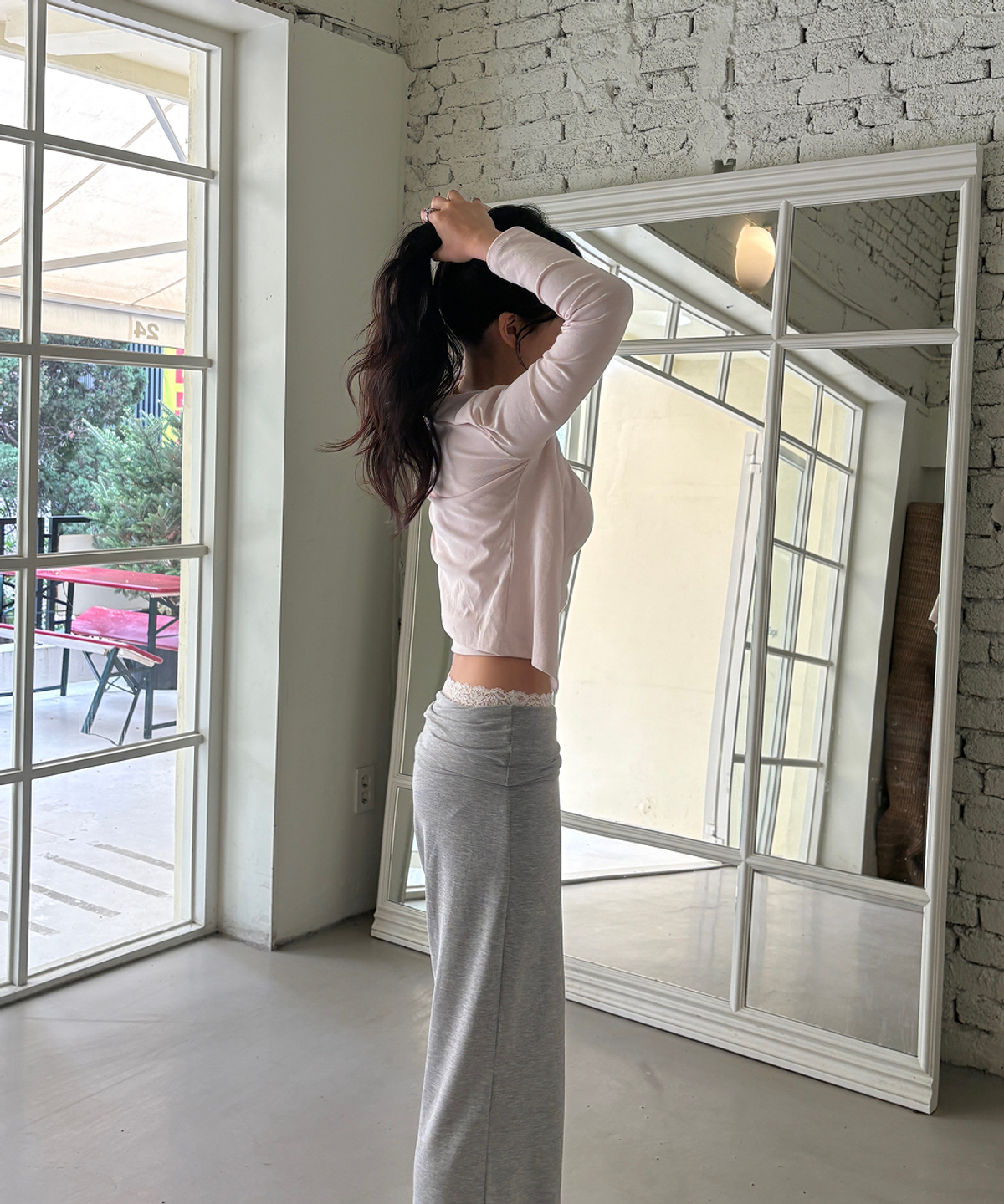 알리에나(ALIENAR) Lace trim silhouette folding pants (GY)