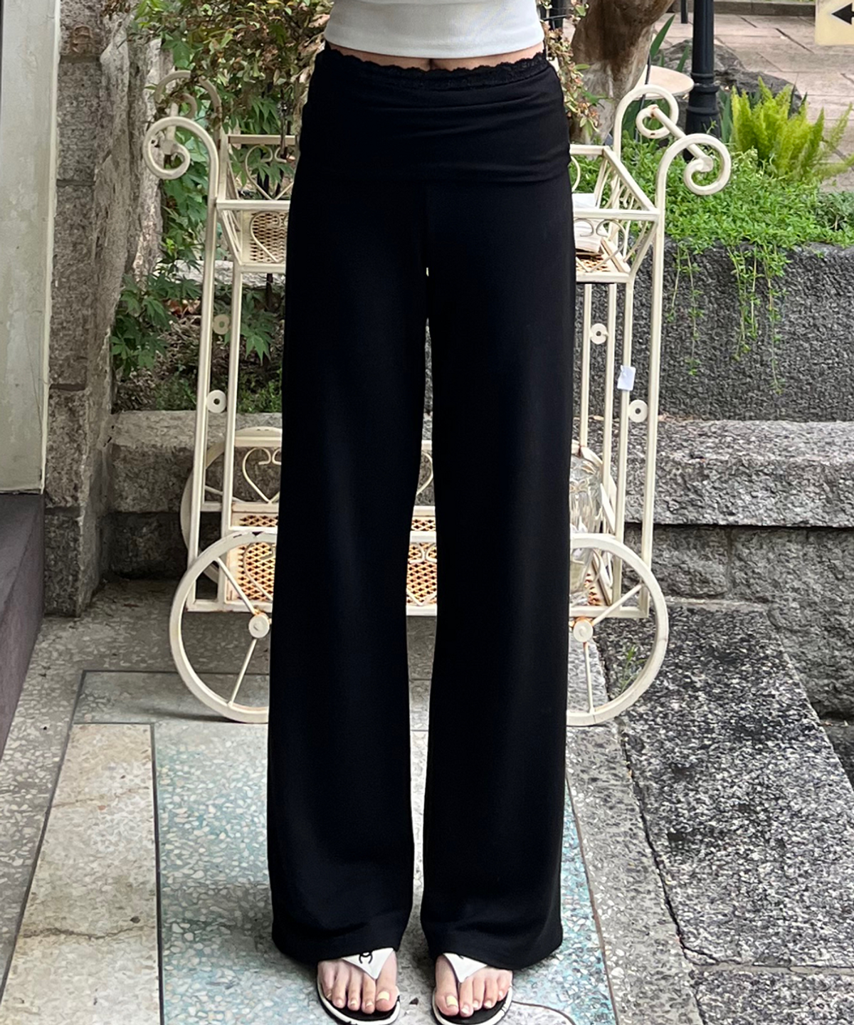 알리에나(ALIENAR) Lace trim silhouette folding pants (BK)