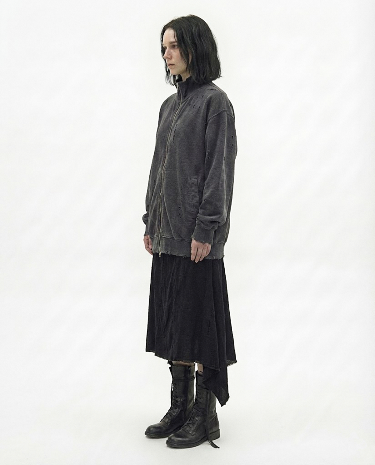요키토키(YOKI TOKI) DISTRESSED CUT OFF HIGH NECK ZIP UP [Deep Charcoal]