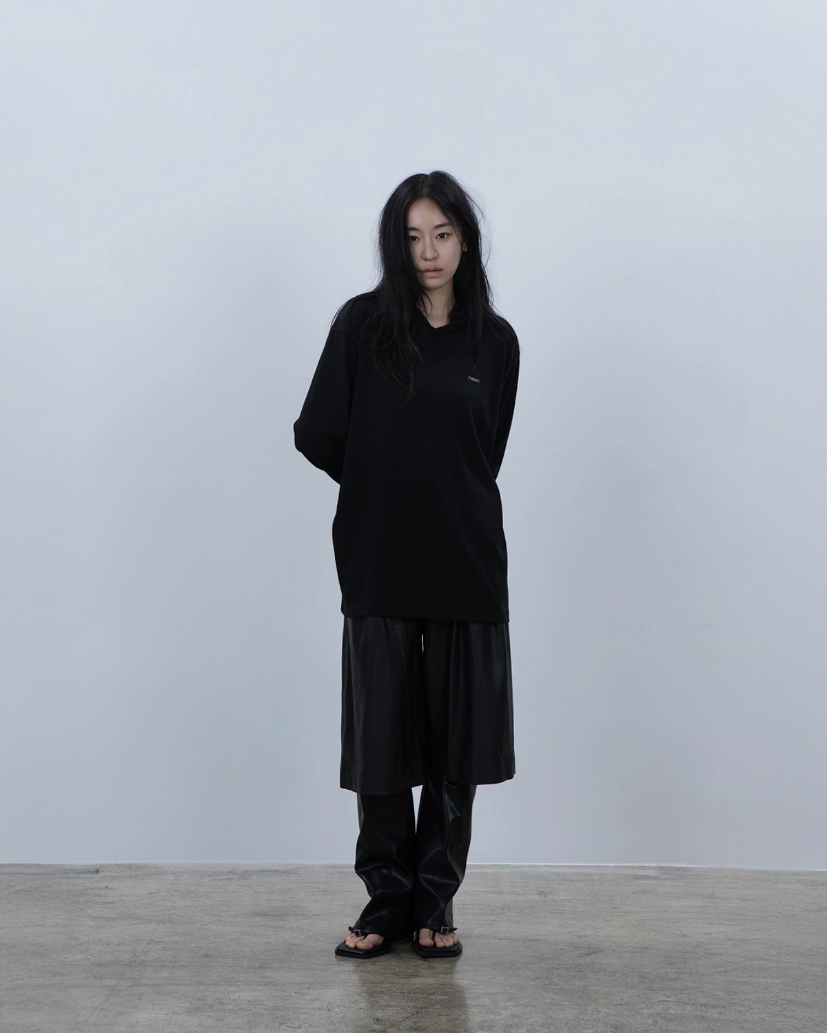 요키토키(YOKI TOKI) FLUID SHEER HOODIE [Black]