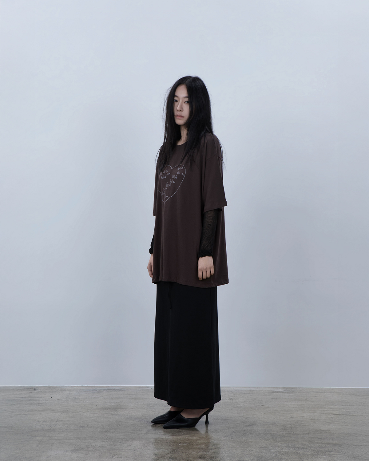 요키토키(YOKI TOKI) BLA BLA HEART OVER FIT T-SHIRT [Brown]