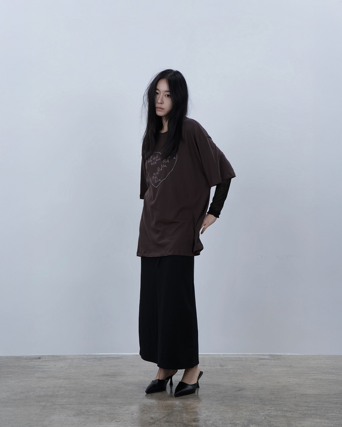 요키토키(YOKI TOKI) BLA BLA HEART OVER FIT T-SHIRT [Brown]