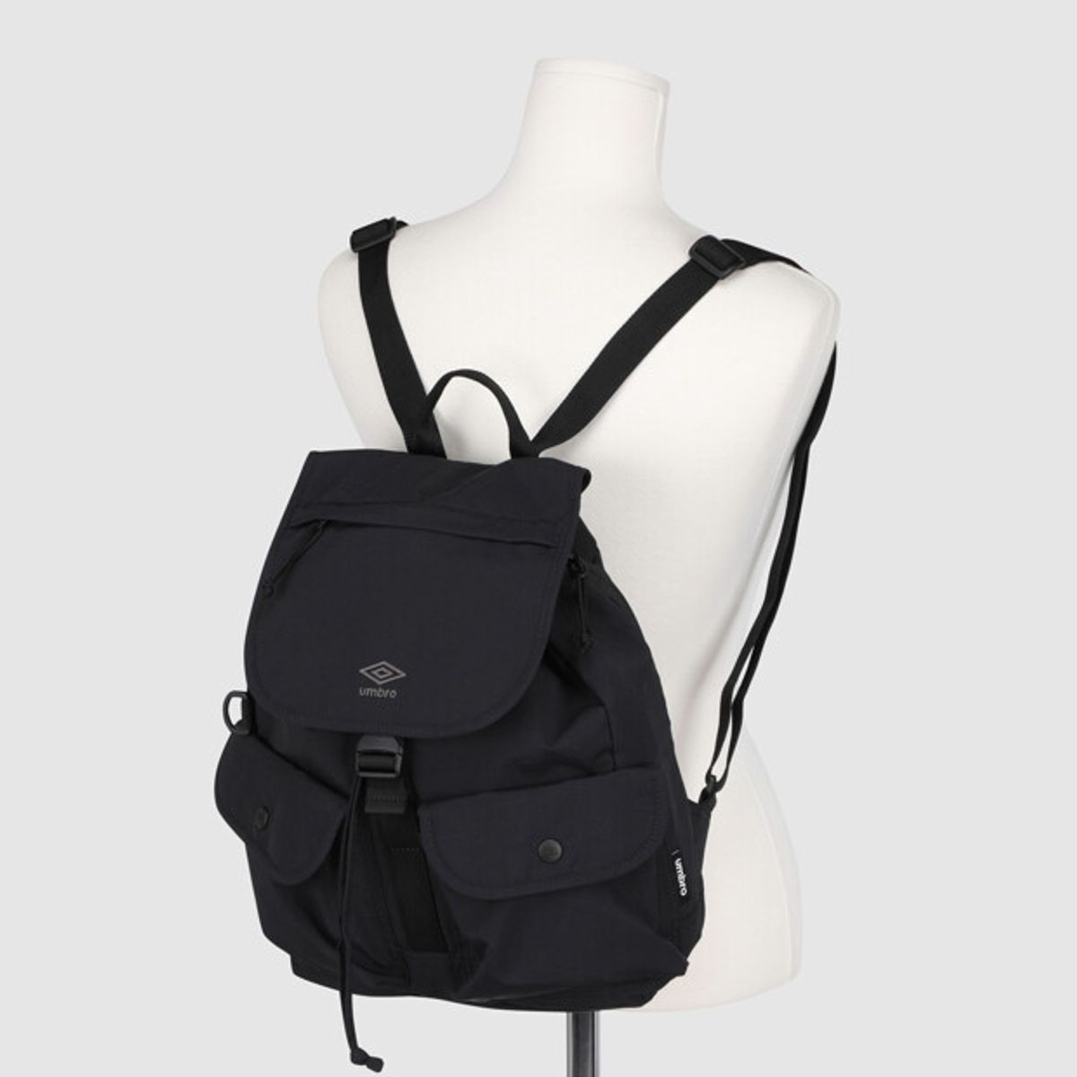 엄브로(UMBRO) 플랩 럭색 백팩 (10L) 블랙 UR223CBP51