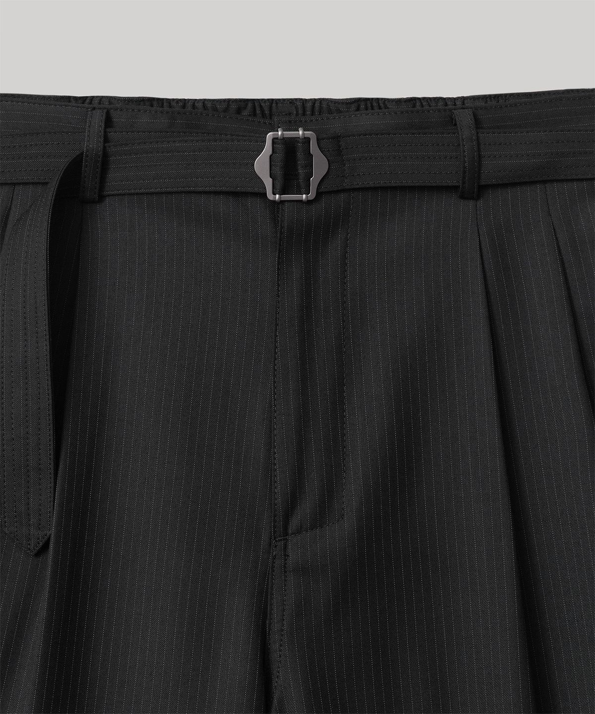 어나더 오피스(ANOTHER OFFICE) Hemingway Stripe Bermuda Pants (Black)
