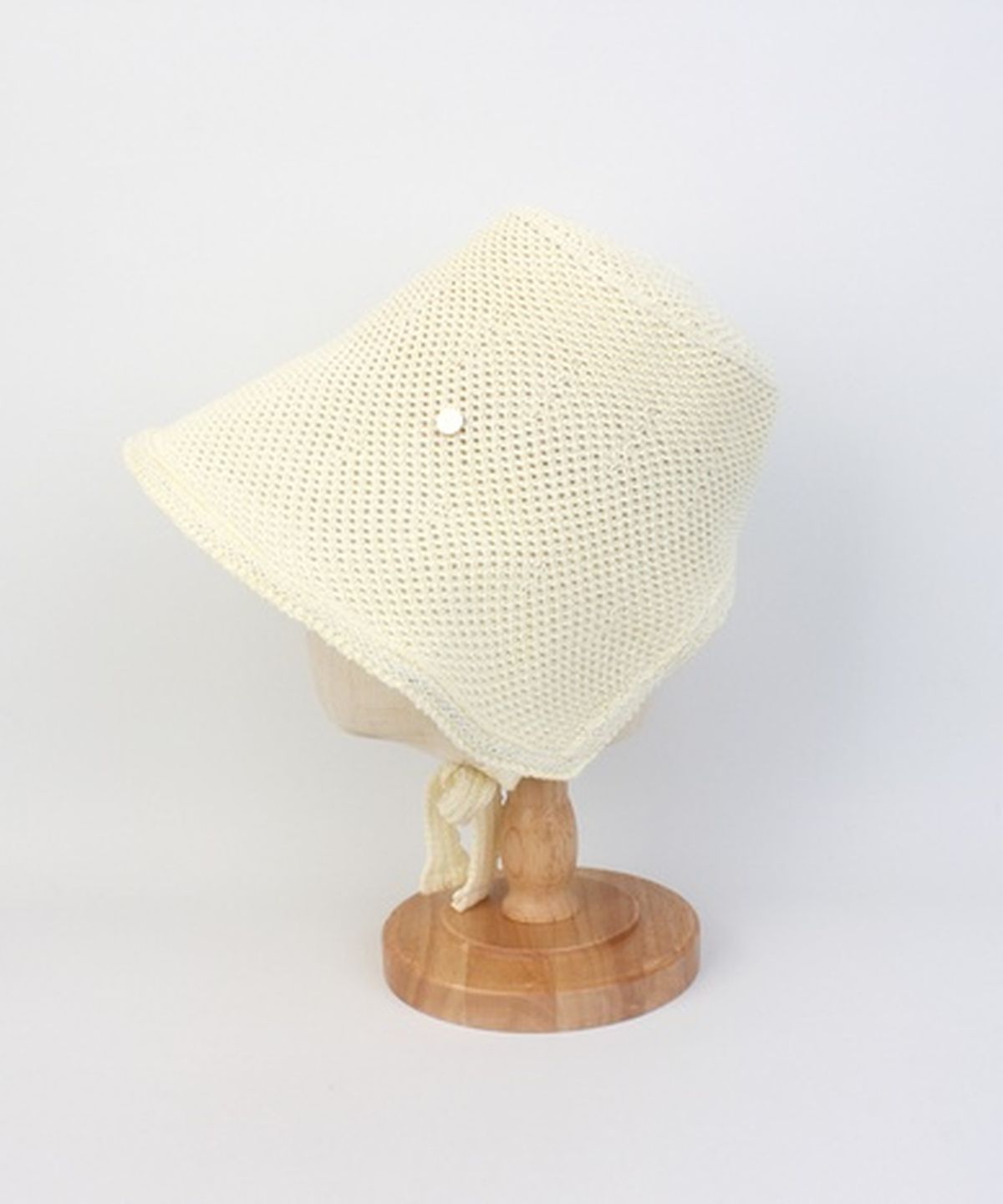 유니버셜 케미스트리(UNIVERSAL CHEMISTRY) Summer Logo Ivory Bonnet Hat 보닛햇