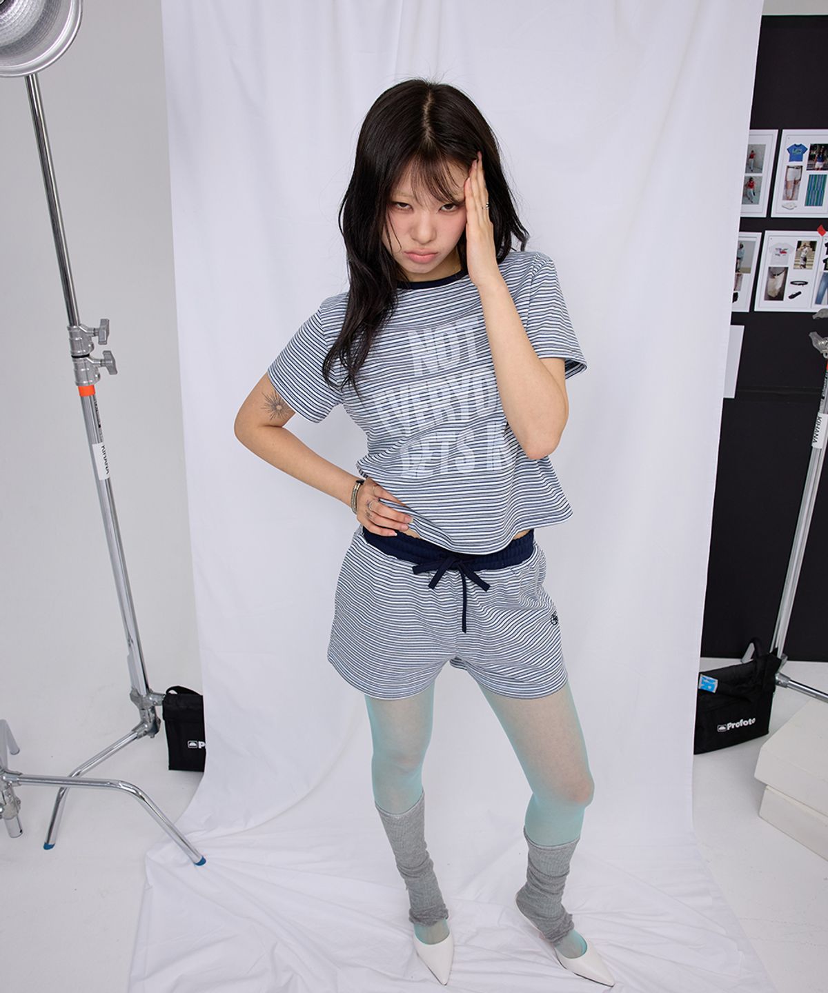 이이이알알알(EEERRR) Not everyone stripe set-up semi-crop T-shirt (Skyblue)