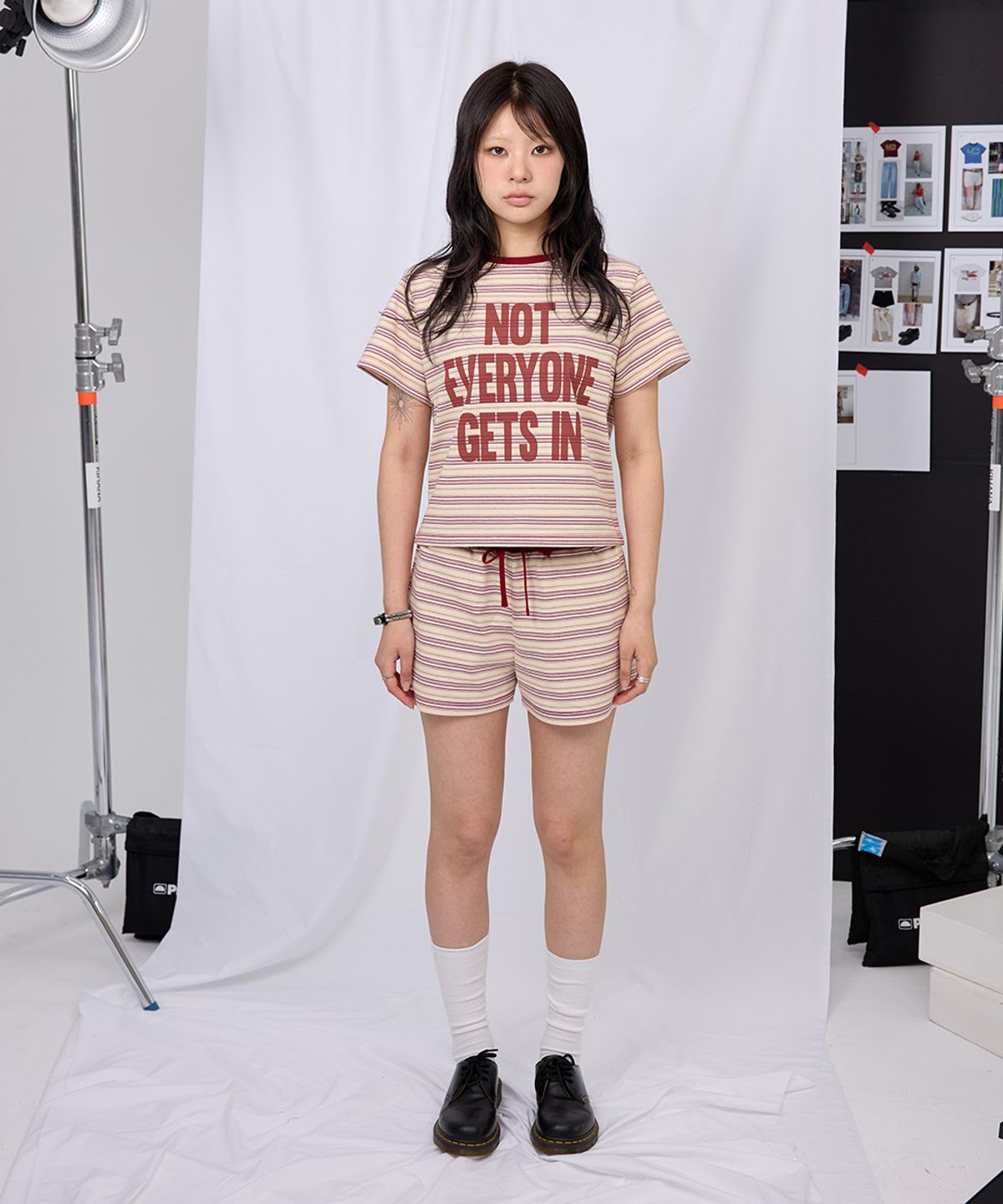 이이이알알알(EEERRR) Not everyone stripe set-up semi-crop T-shirt (Red)