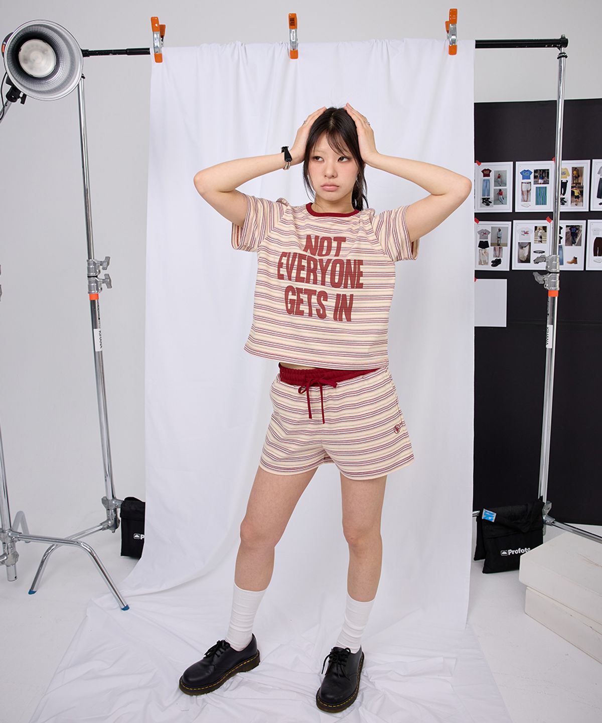 이이이알알알(EEERRR) Not everyone stripe set-up semi-crop T-shirt (Red)