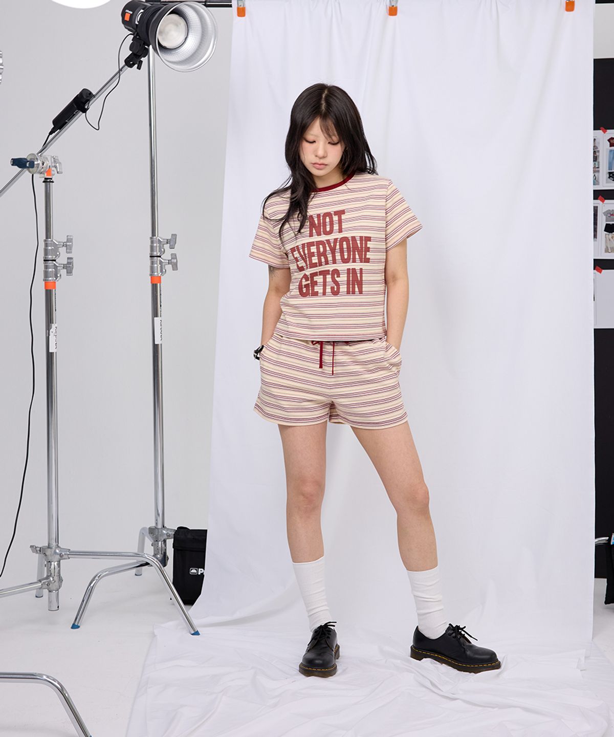 이이이알알알(EEERRR) Not everyone stripe set-up semi-crop T-shirt (Red)