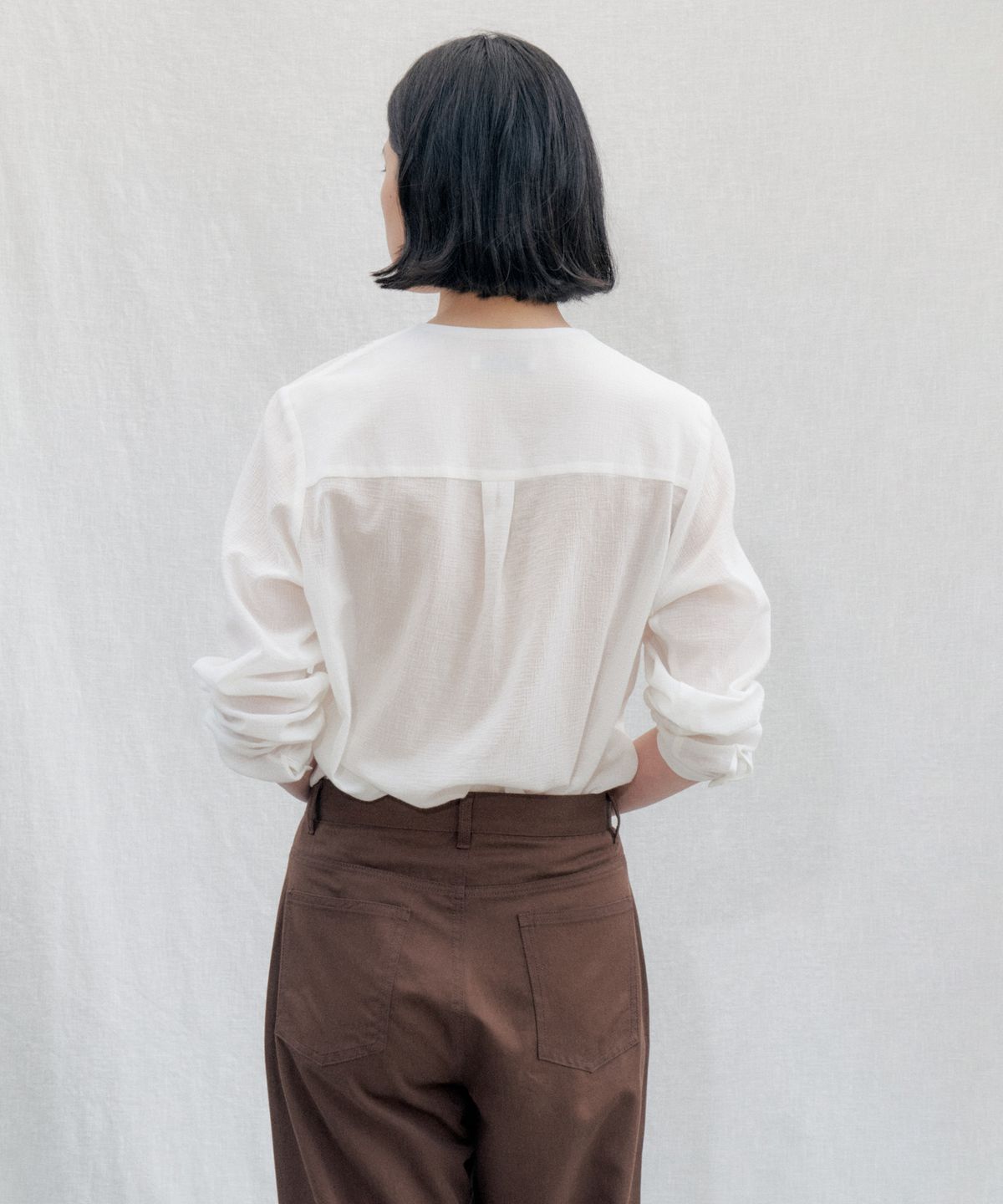 스텝어라운드(STEP AROUND) Soft Pintuck V-Neck Blouse_IVORY