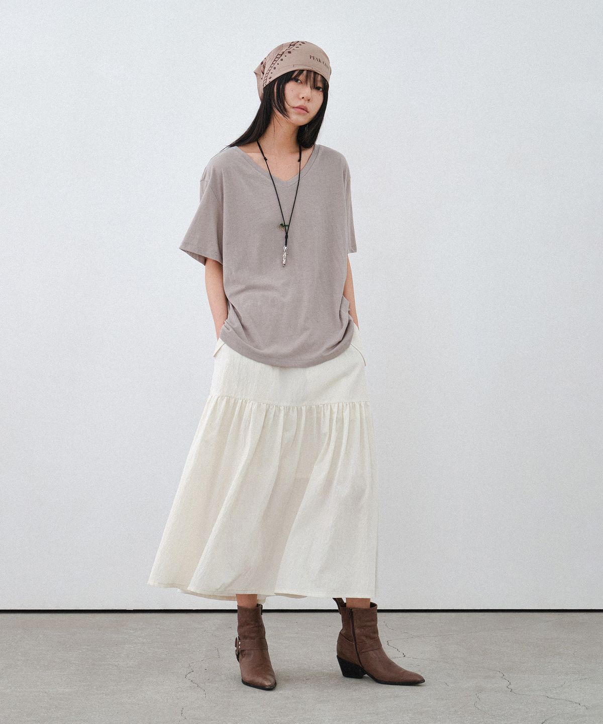 힐리먼트(HELEMENT) 여성 V넥 반팔티 (BEIGE)