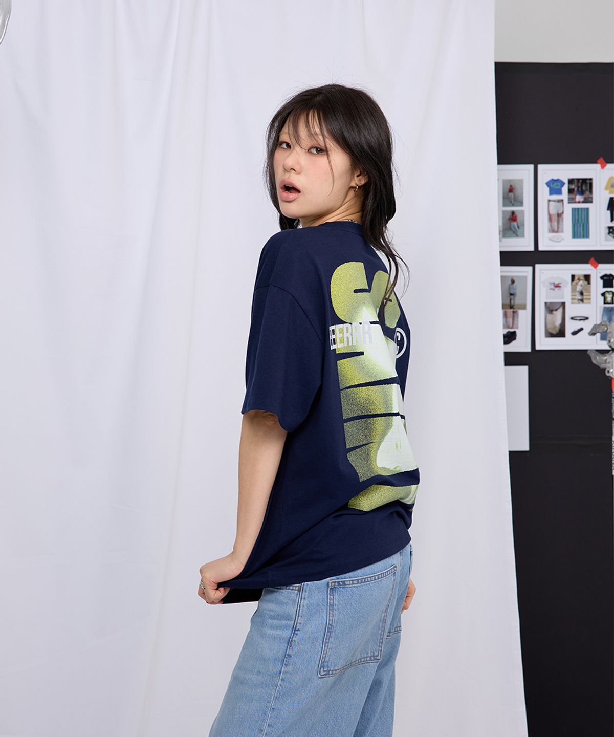 이이이알알알(EEERRR) Big saint logo over-crop fit t-shirt (Navy)