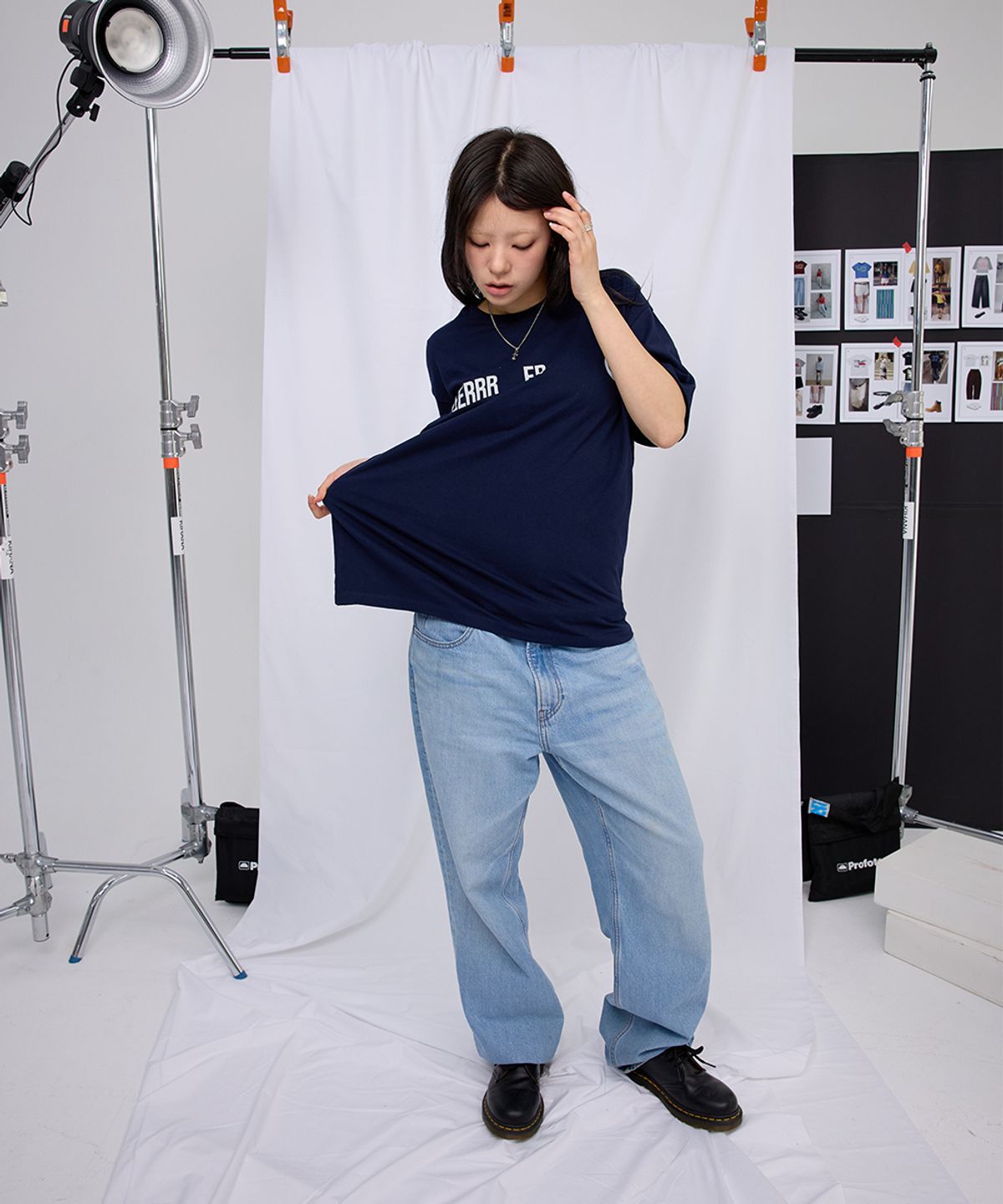 이이이알알알(EEERRR) Big saint logo over-crop fit t-shirt (Navy)