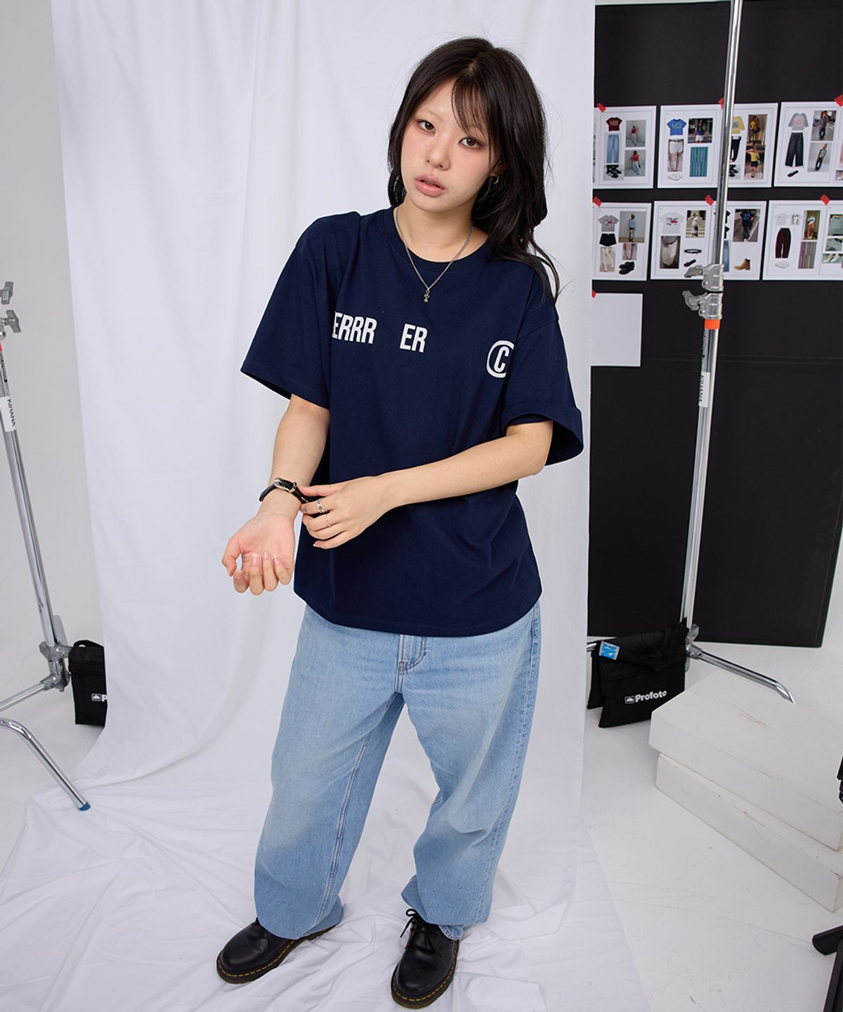 이이이알알알(EEERRR) Big saint logo over-crop fit t-shirt (Navy)