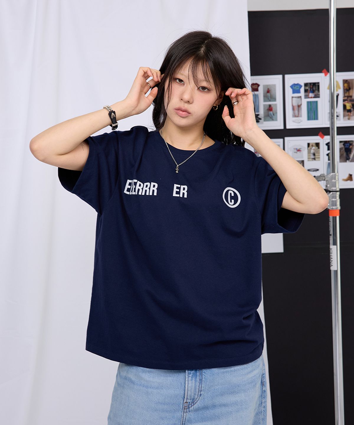 이이이알알알(EEERRR) Big saint logo over-crop fit t-shirt (Navy)