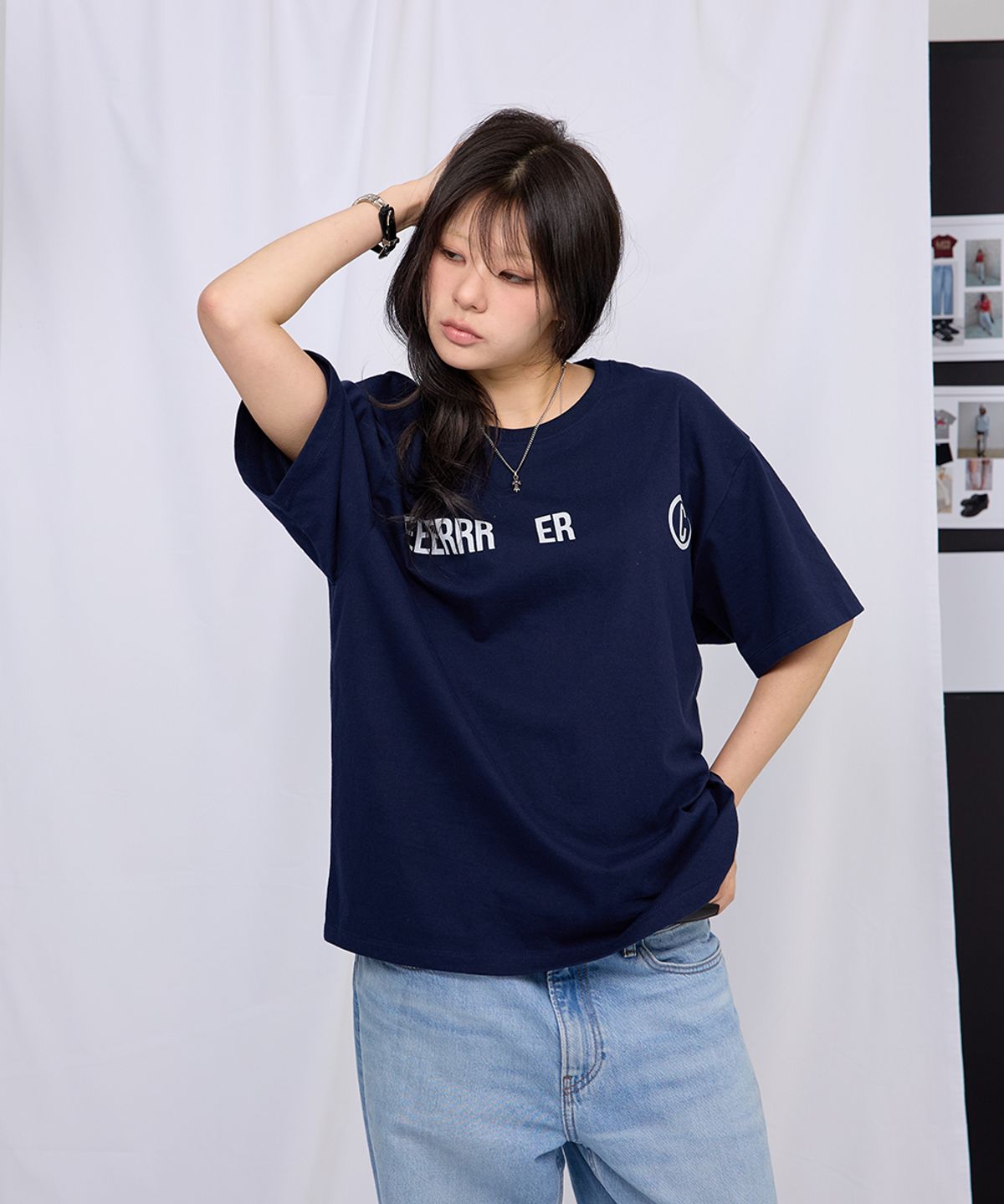 이이이알알알(EEERRR) Big saint logo over-crop fit t-shirt (Navy)