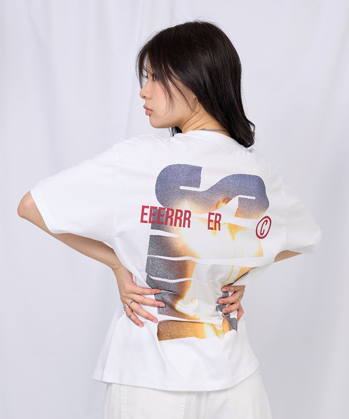 이이이알알알(EEERRR) Big saint logo over-crop fit t-shirt (White)