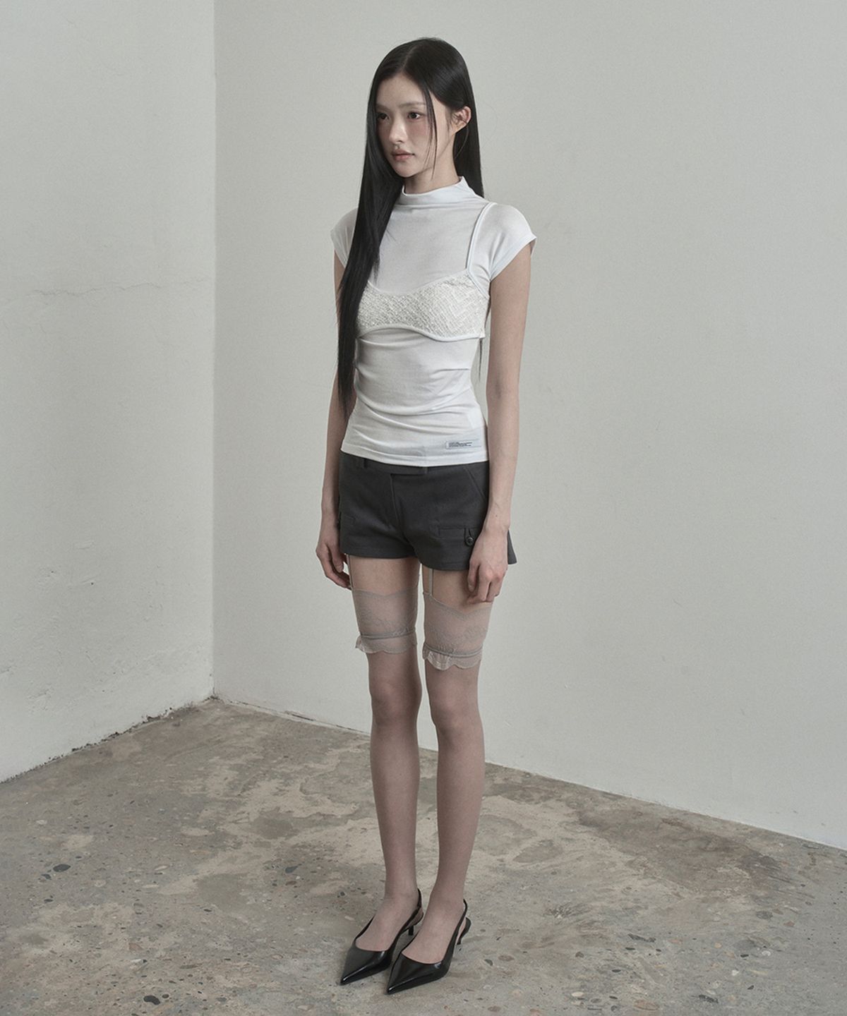 이네기(INEGI) Lace Bustier Half Neck Top (white)