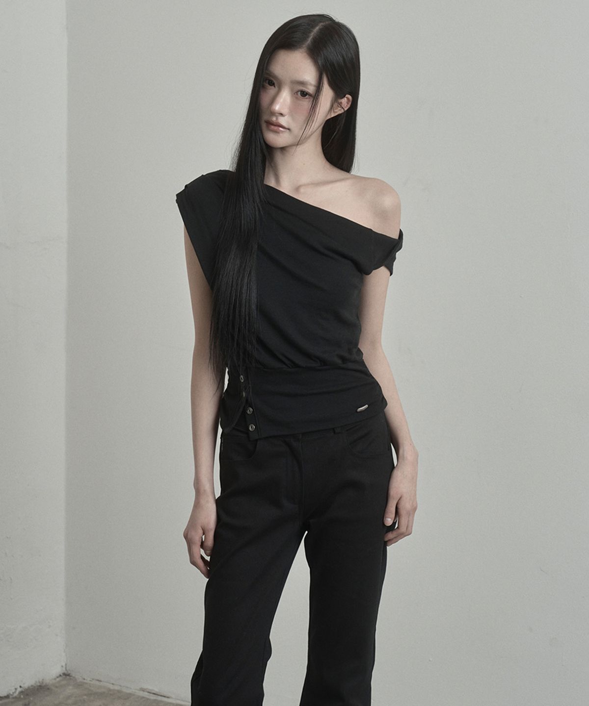 이네기(INEGI) Waist-Shaped Button Top (black)