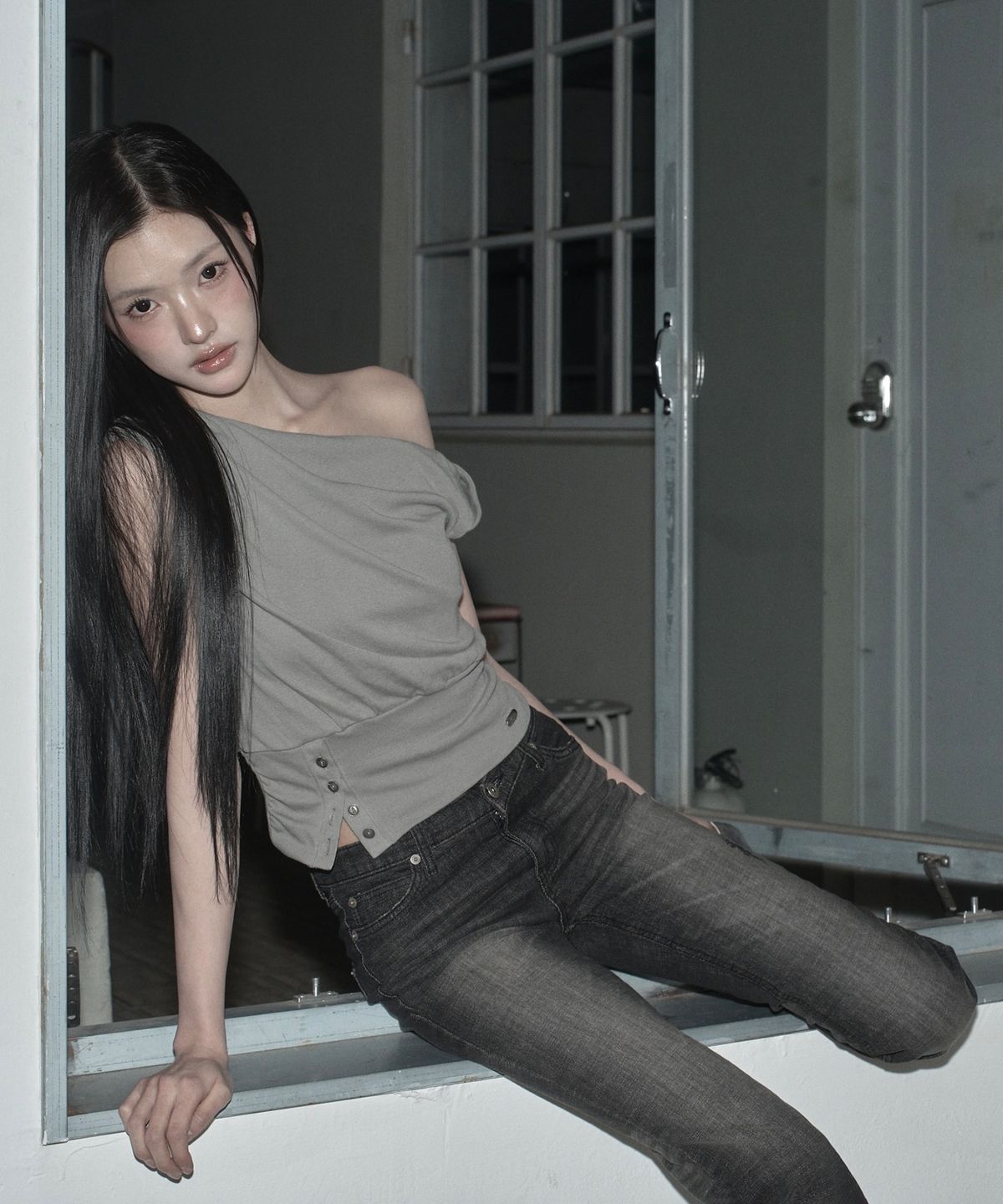 이네기(INEGI) Waist-Shaped Button Top (taupe)