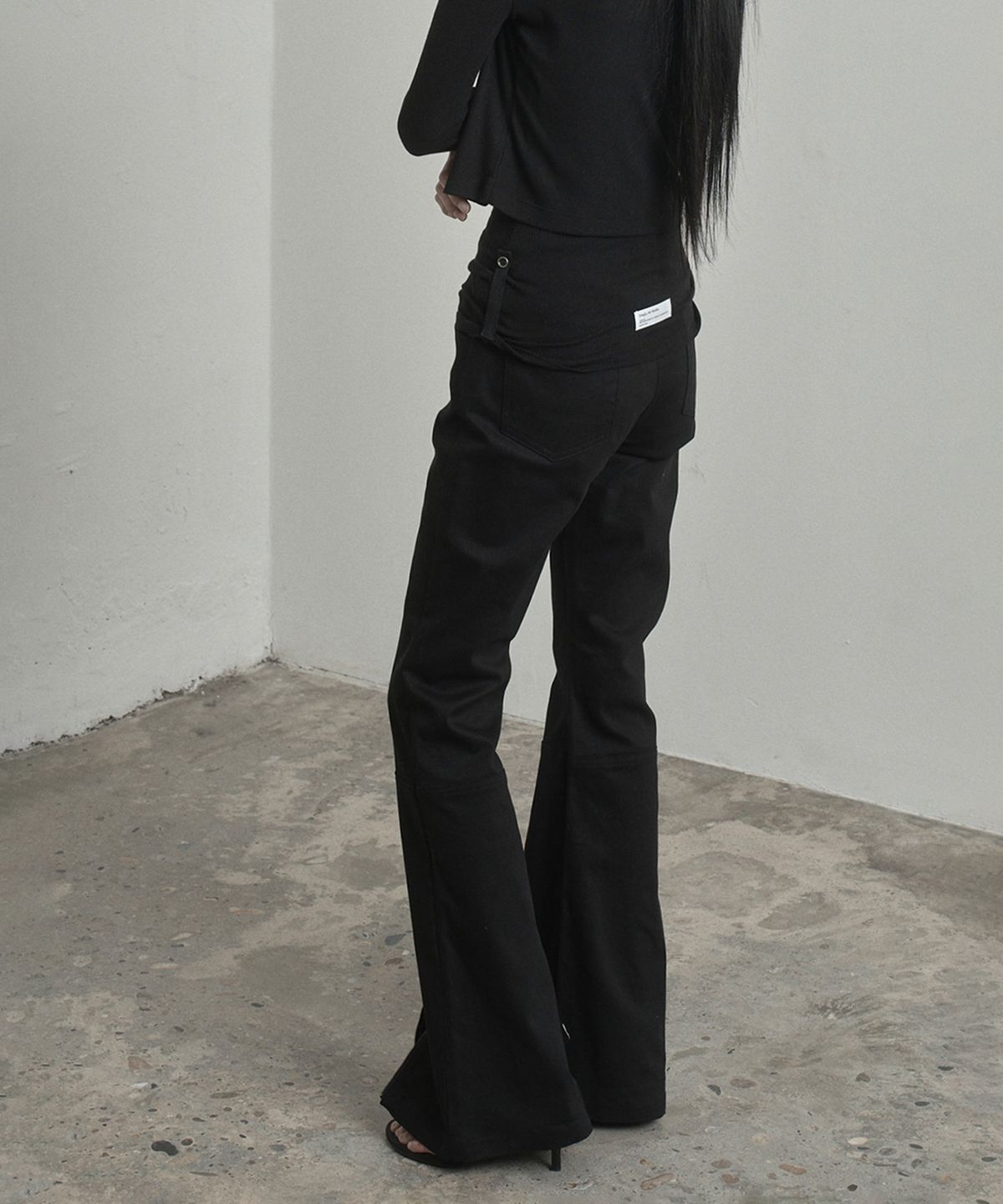 이네기(INEGI) Silvery Button Sleeveless (black)