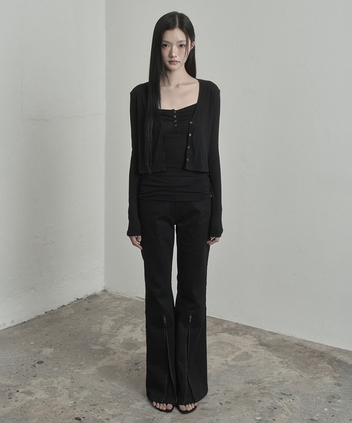 이네기(INEGI) Silvery Button Cardigan (black)