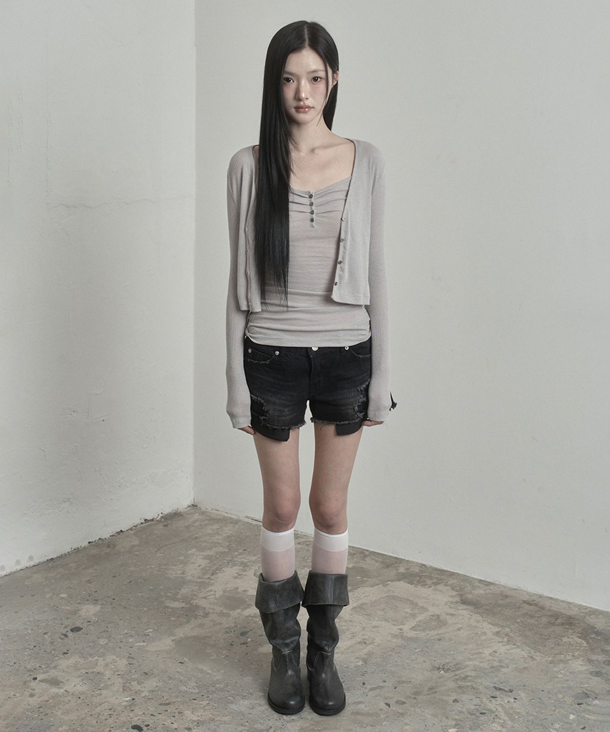 이네기(INEGI) Silvery Button Cardigan (sand beige)