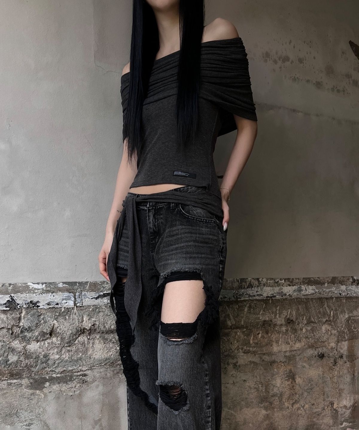 이네기(INEGI) Cowl Off Tie Top (charcoal)